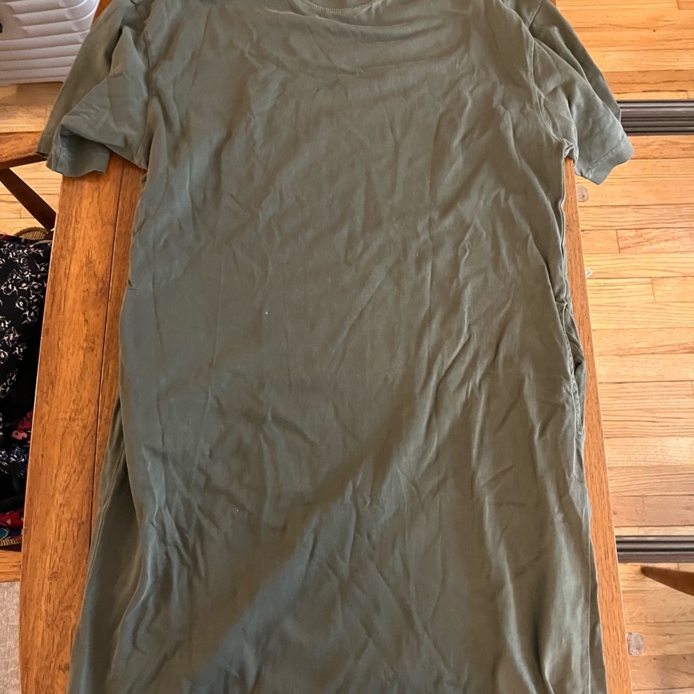 Treasure & Bond Women’s Sage Green Short Sleeve T-shirt dress